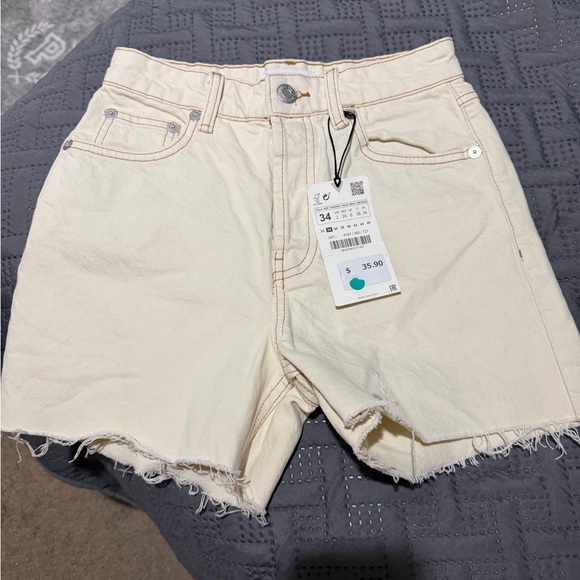 Zara Pants - Zara Cream Jean Shorts